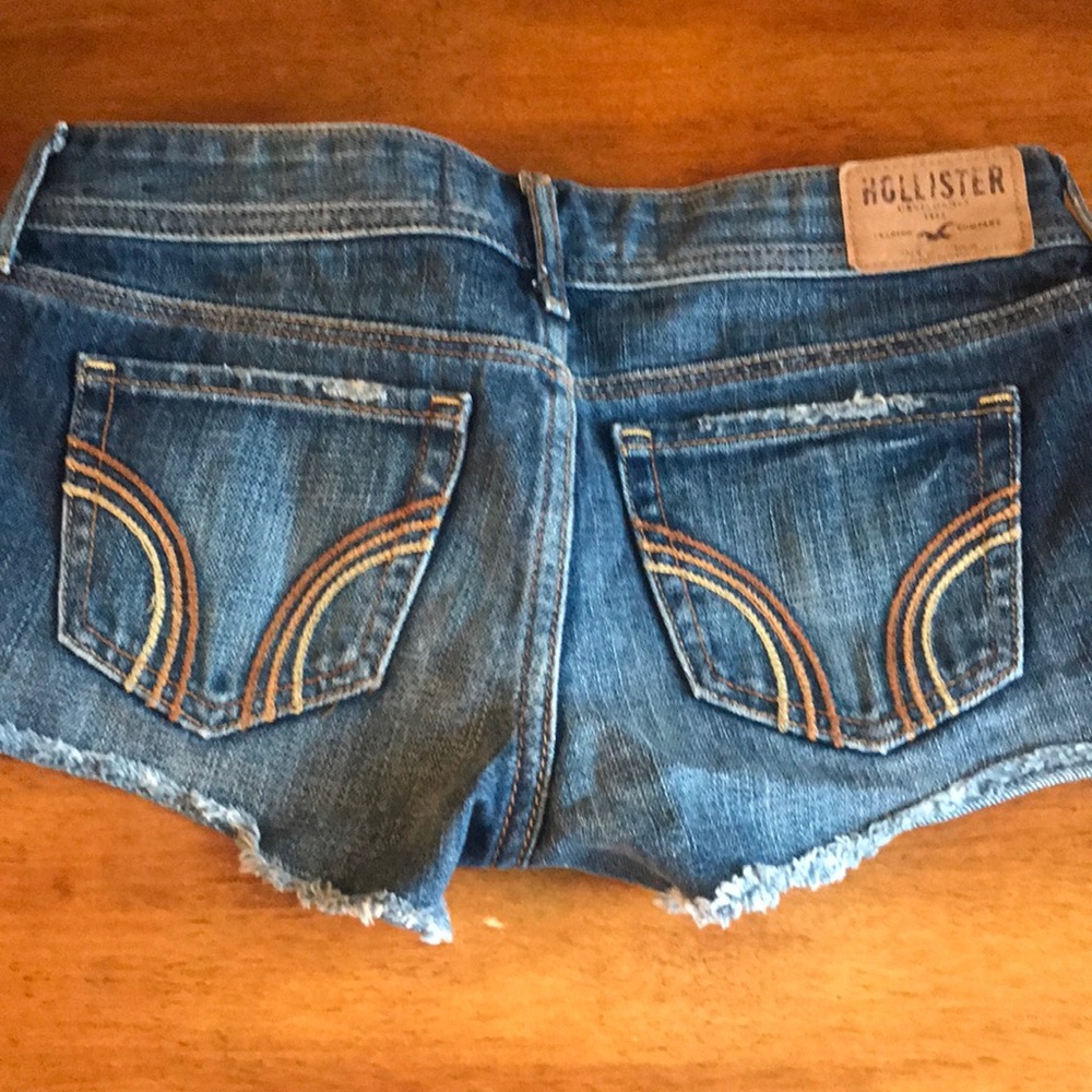 Hollister booty